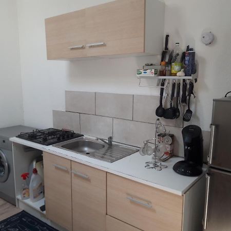 Appartement F1 Meuble 3 Personnes Aubenas Luaran gambar