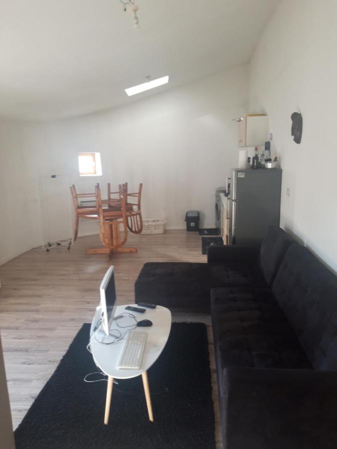 Appartement F1 Meuble 3 Personnes Aubenas Luaran gambar