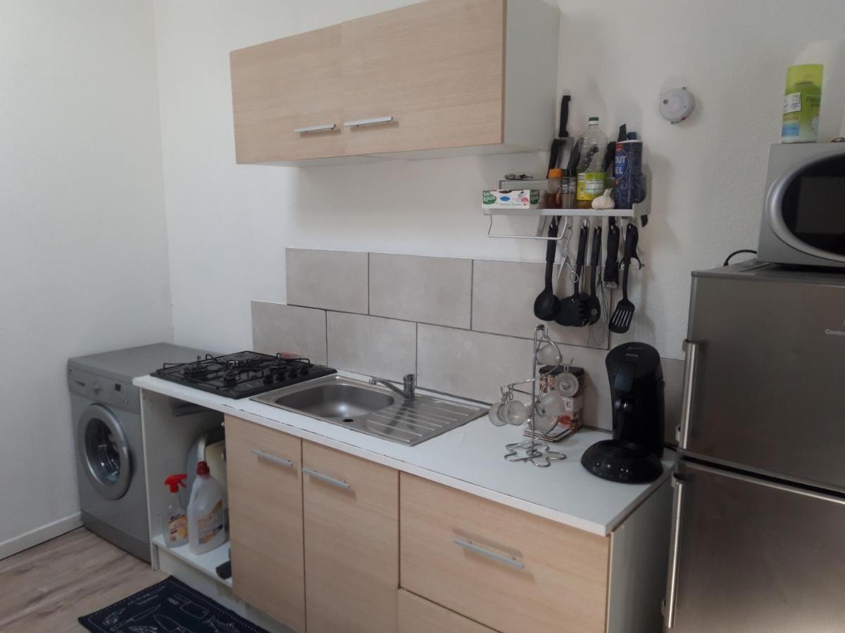 Appartement F1 Meuble 3 Personnes Aubenas Luaran gambar